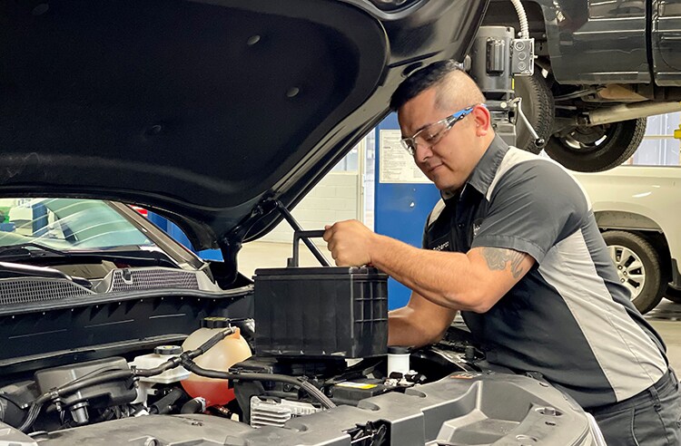 Hendrick_Cars_Warning_Signs_to_Change_Your_Battery.jpg