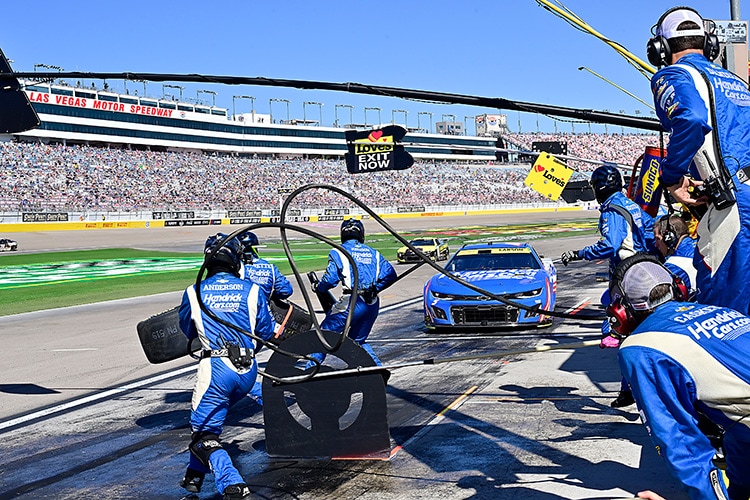 2023 Kyle Larson Hendrick Cars Las Vegas Pit Stop.jpg