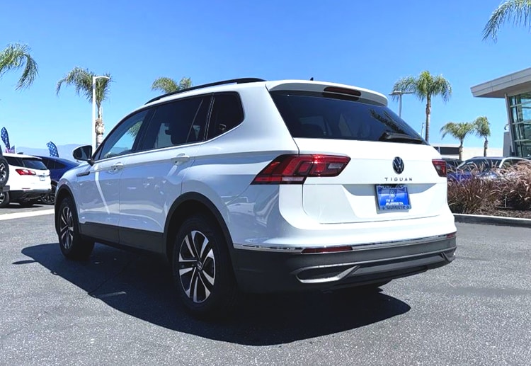 2024%20Volkswagen%20Tiguan%20back%20angle%20Hendrick%20Cars.jpg